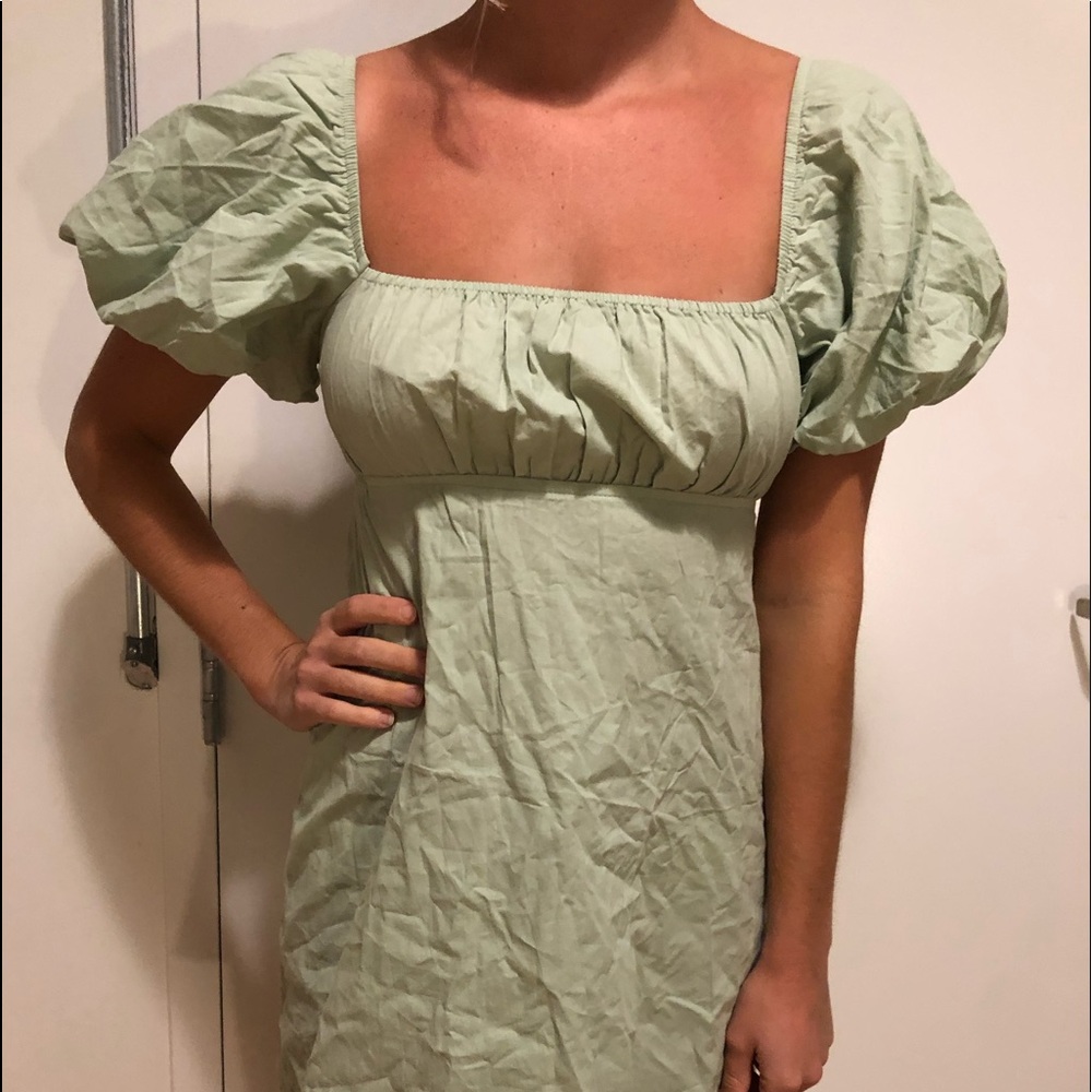 Mini dress with puff sleeves.